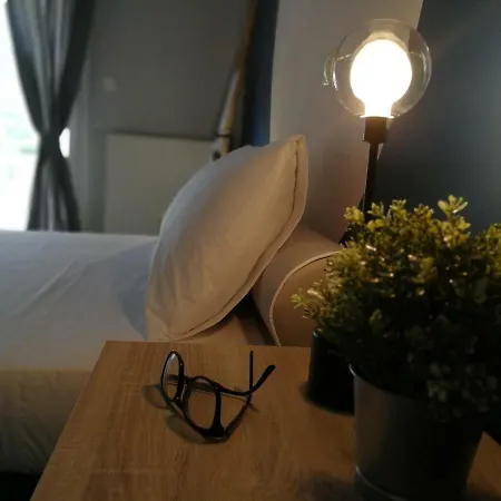 Philoxeninn #4 * Polýgyros